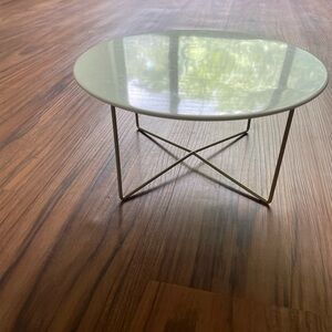 Modern Round Metal Display Stand